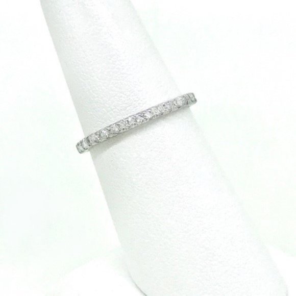 NWT .33 ctw G color, VS1 clarity diamond band, 14k - Picture 1 of 6